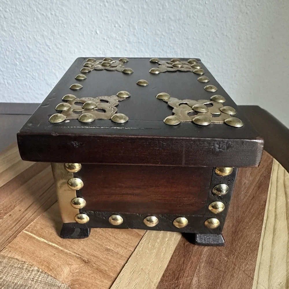 Vintage Keepsake‎ Trinket Box 6x4.5 Inch Solid Wood Brass Accents Studs Ornate